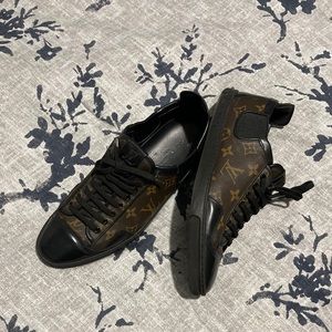 Louis Vuitton 🔥🔥 shoes for man 7 half (fits women 9.5)